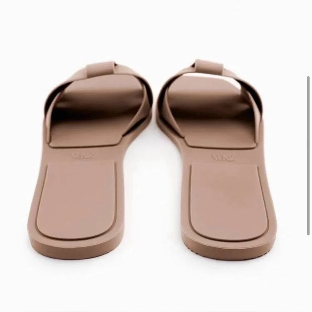Zara NWT Rubberized Sandals, size 39(8) - Picture 3 of 11